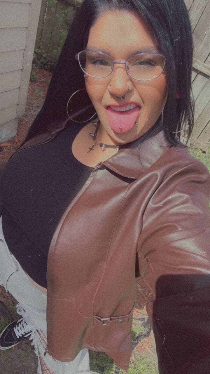 Jade the slut keeps sending me stuff