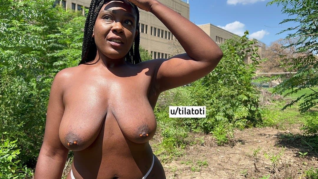 She DGAF Public Ebony Flashes Everything In Front Of Everyone Anytime ! ? ( Tila )