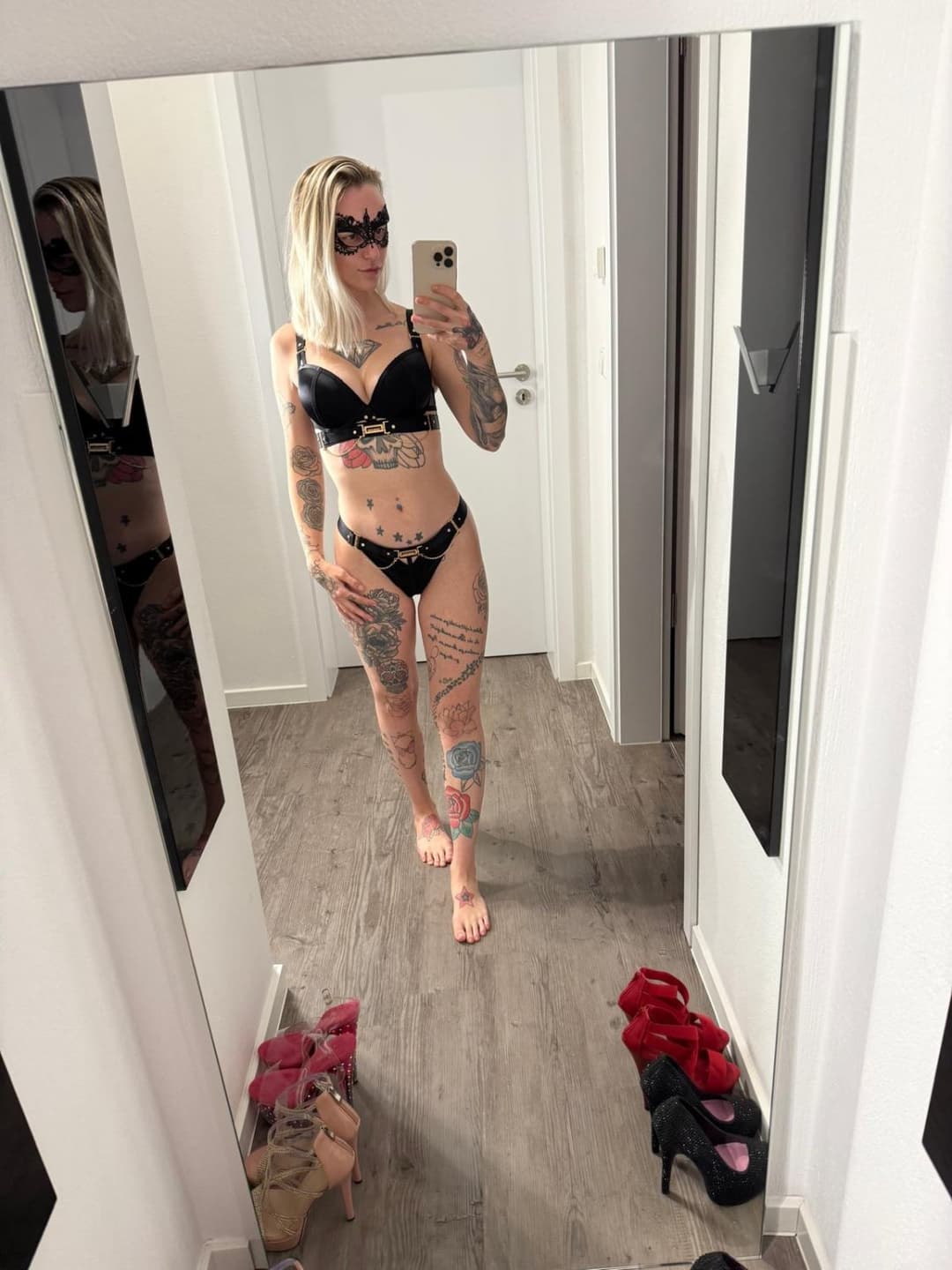 Click to view full size Neue Fotos nach meiner Unterwäsche-Shoppingtour! - von DirtyAddel auf MyDirtyHobby