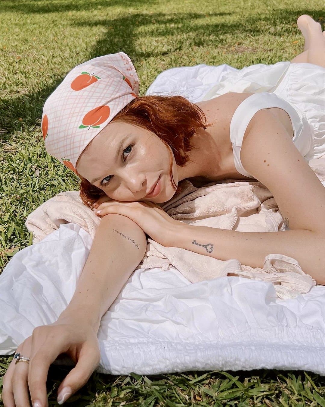 Ginger slut shows her small boobs