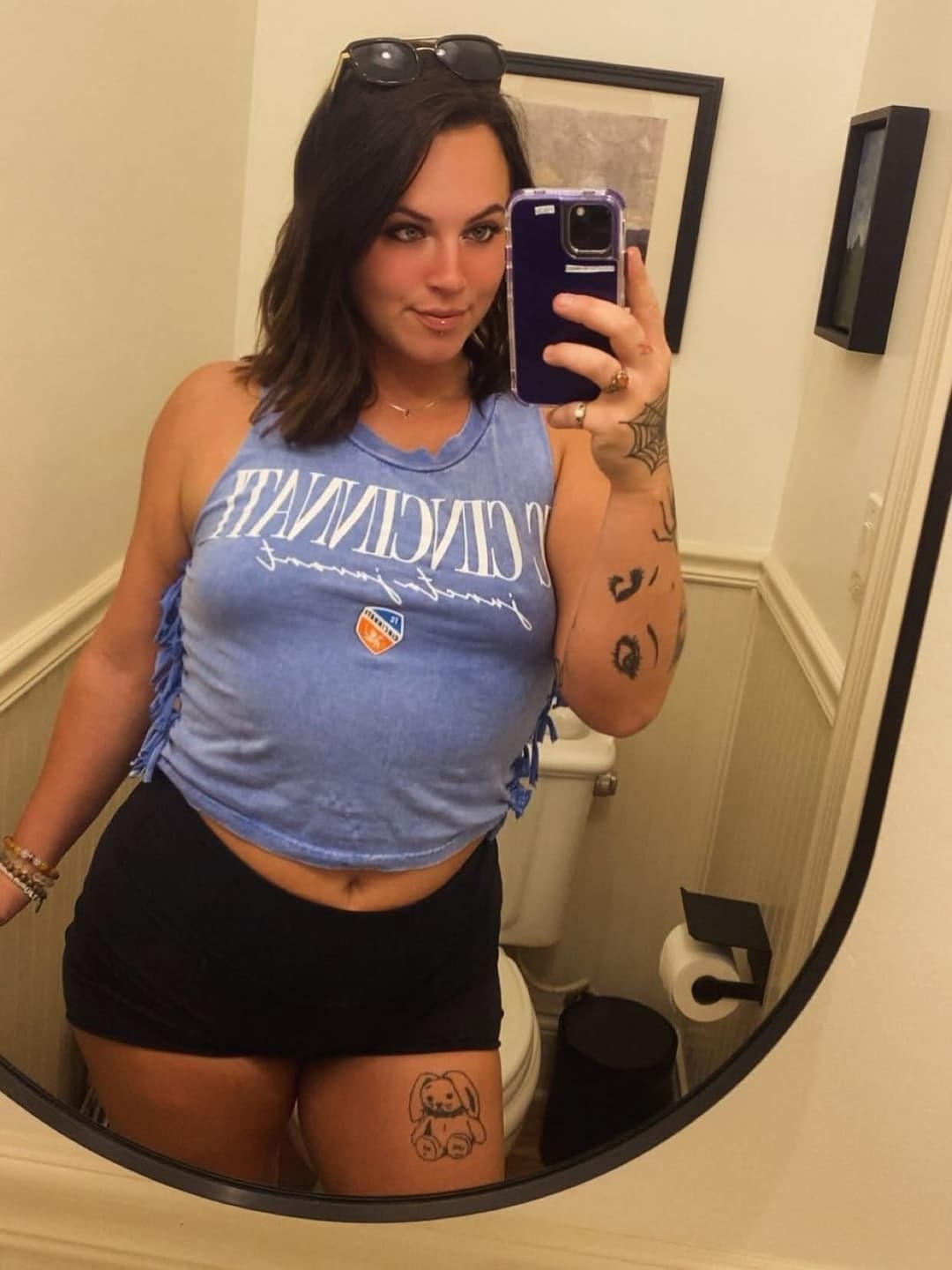 Little sis has a slutty older sis role model