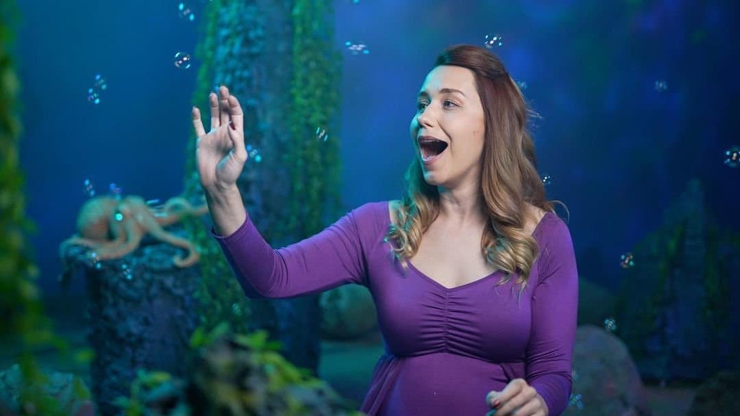 Elizabeth milf vocal coach