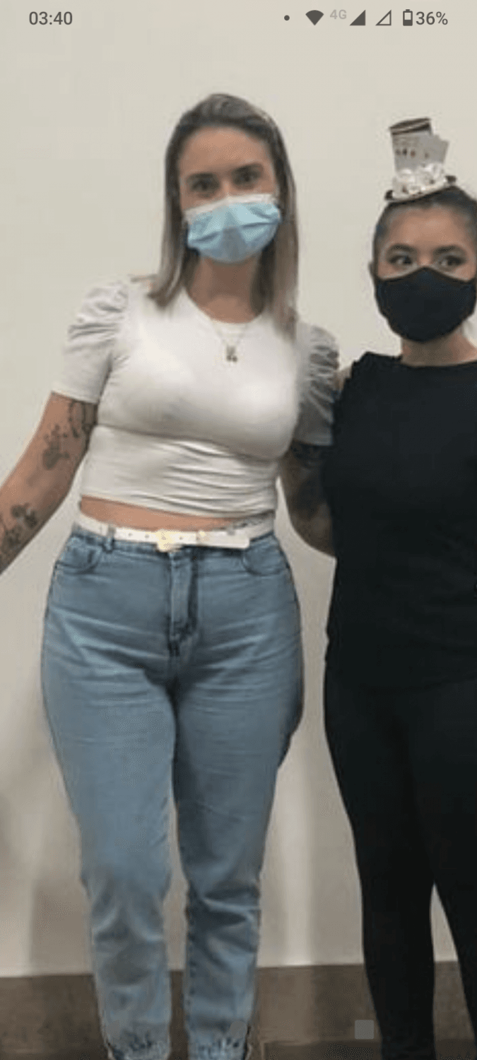 De jeans apertado nas fotos casada olhou pro fotógrafo e pediu goza