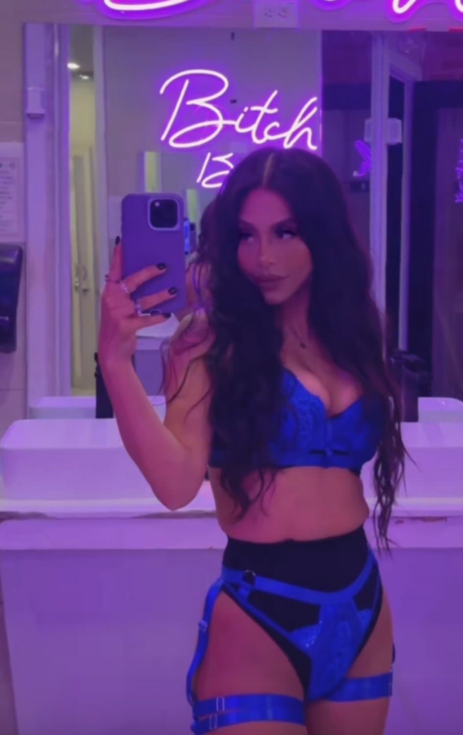 Sexy Latina MILF, Pregnant, Feet, Fit, Comments Welcomed.