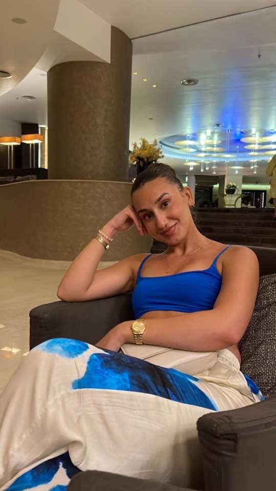 Latina with plump jiggly ass