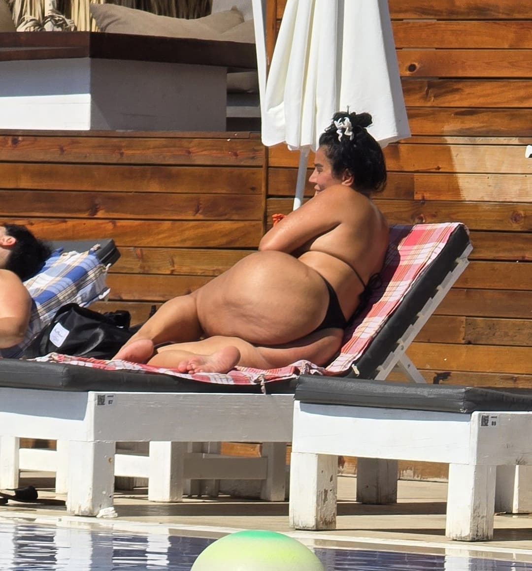 Pool side fat ass slut creepshots