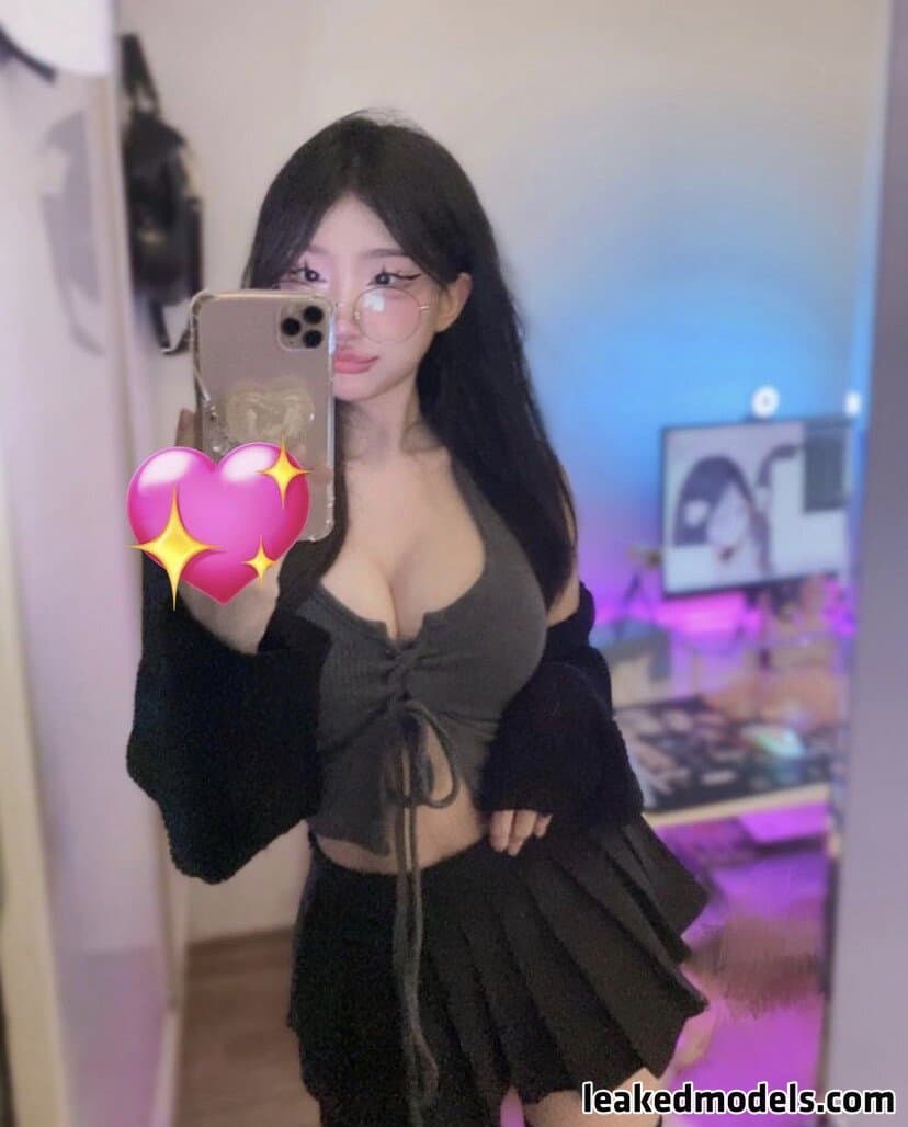 Asian Twitch streamer 1
