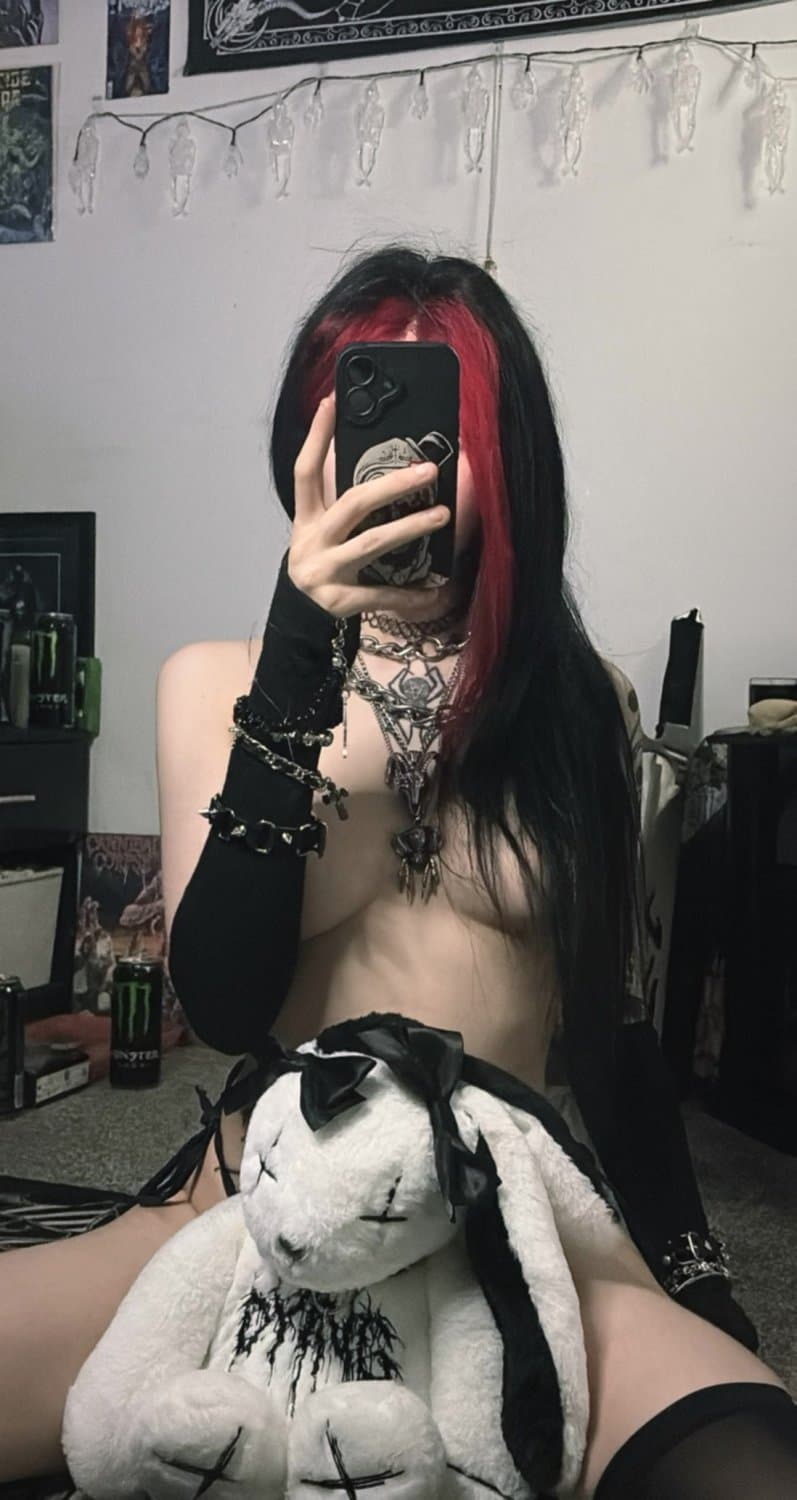 Come worship your gothic goddess