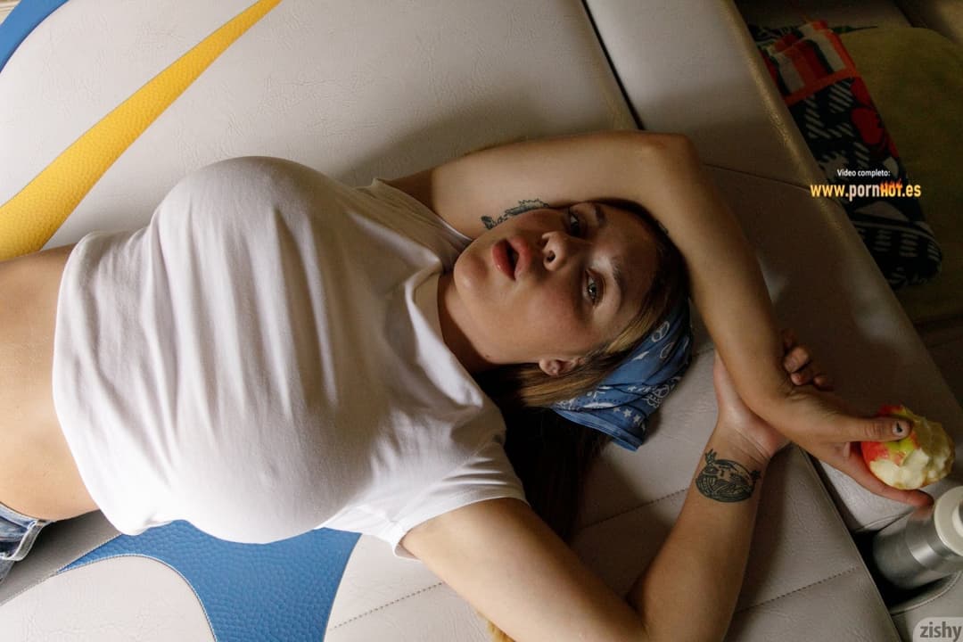 Hermosa gabbie en un tour por su casa de campo