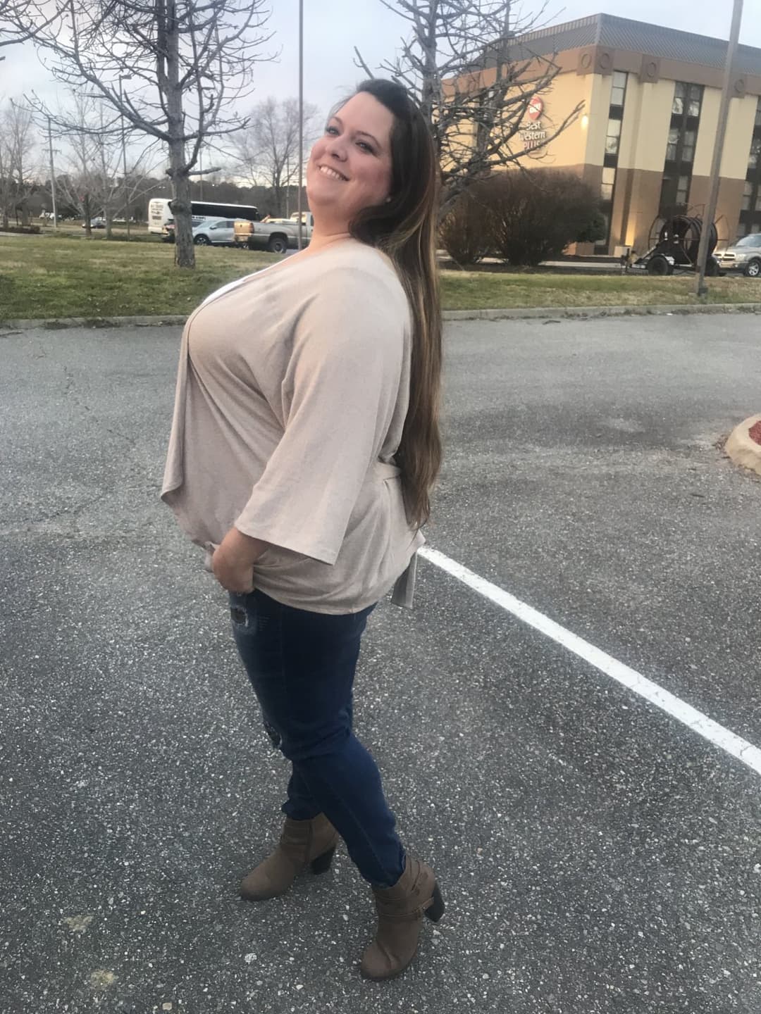 Thick beauty Whitney loves to be seen ??