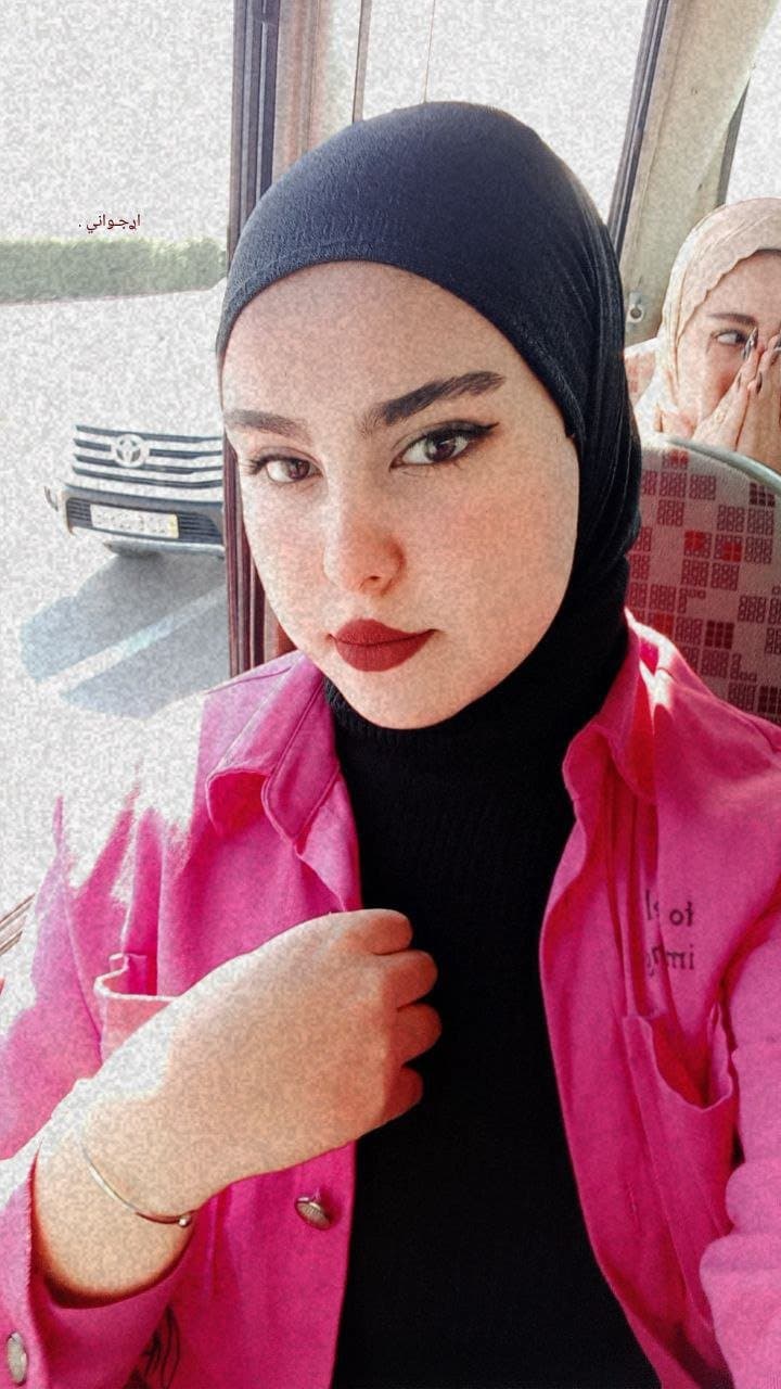 Arab girl with beautiful hijab and appetizing body???