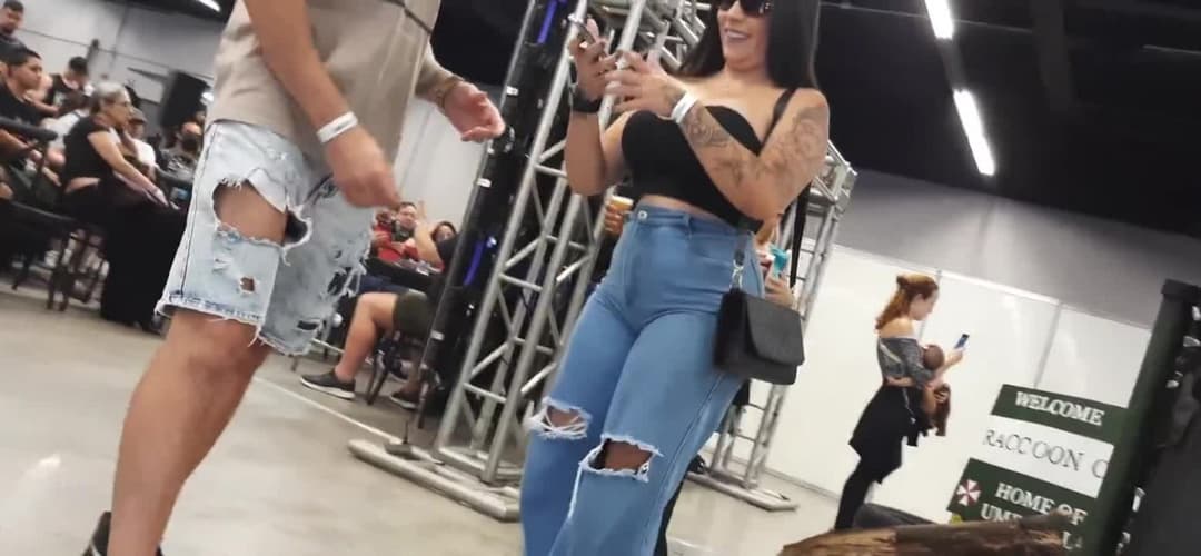 Candids flagra da Super rabuda streamer @caahlmeiida na horror expo 2023