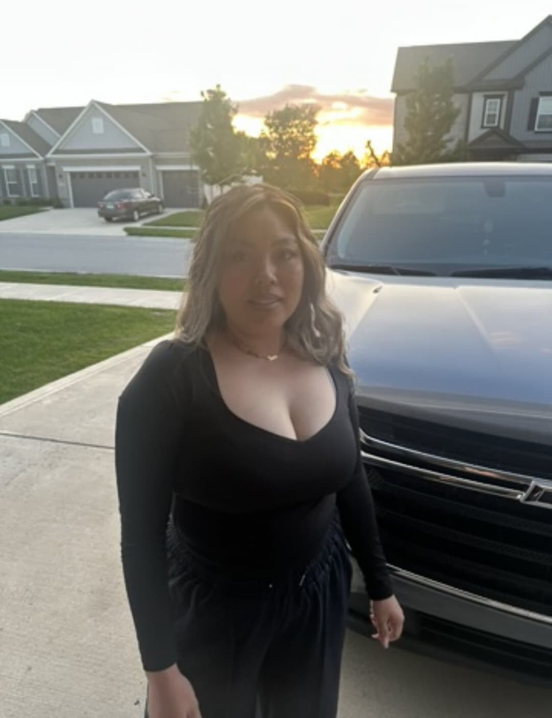 Asian slut Sue got some cakes!