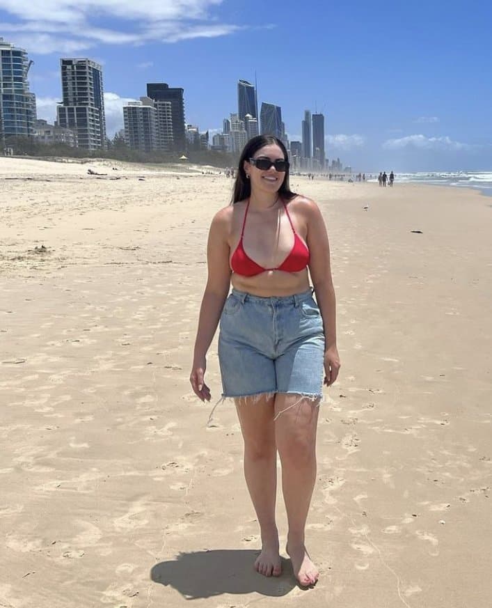 Aussie bbw Jamilla is so thick, begging for cum on her big fake tits. Kik fitfunseeker with edits