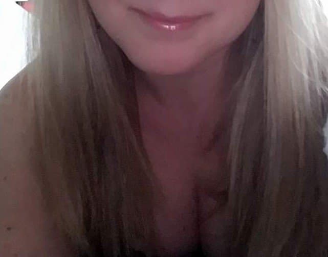 Nicole - 42yo Milf - Gorgeous and Curvaceous