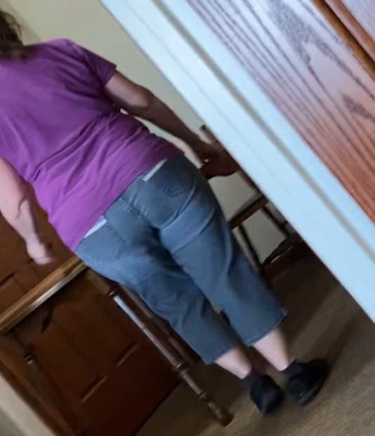 Thick Ass Gilf Helps Her Dad David Move While I Take Creepshots
