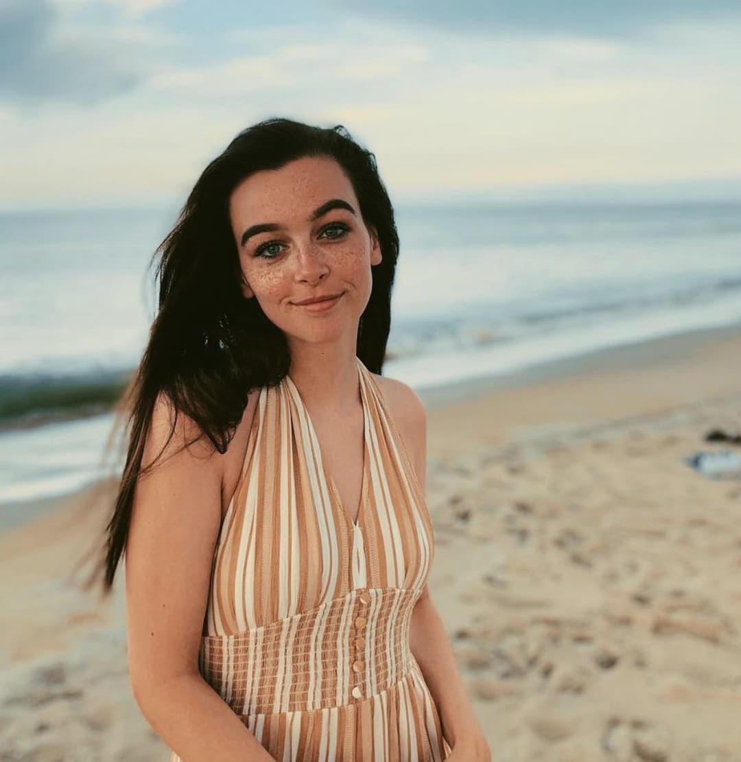 cute slut Lina loves eating ass and swallowing cum