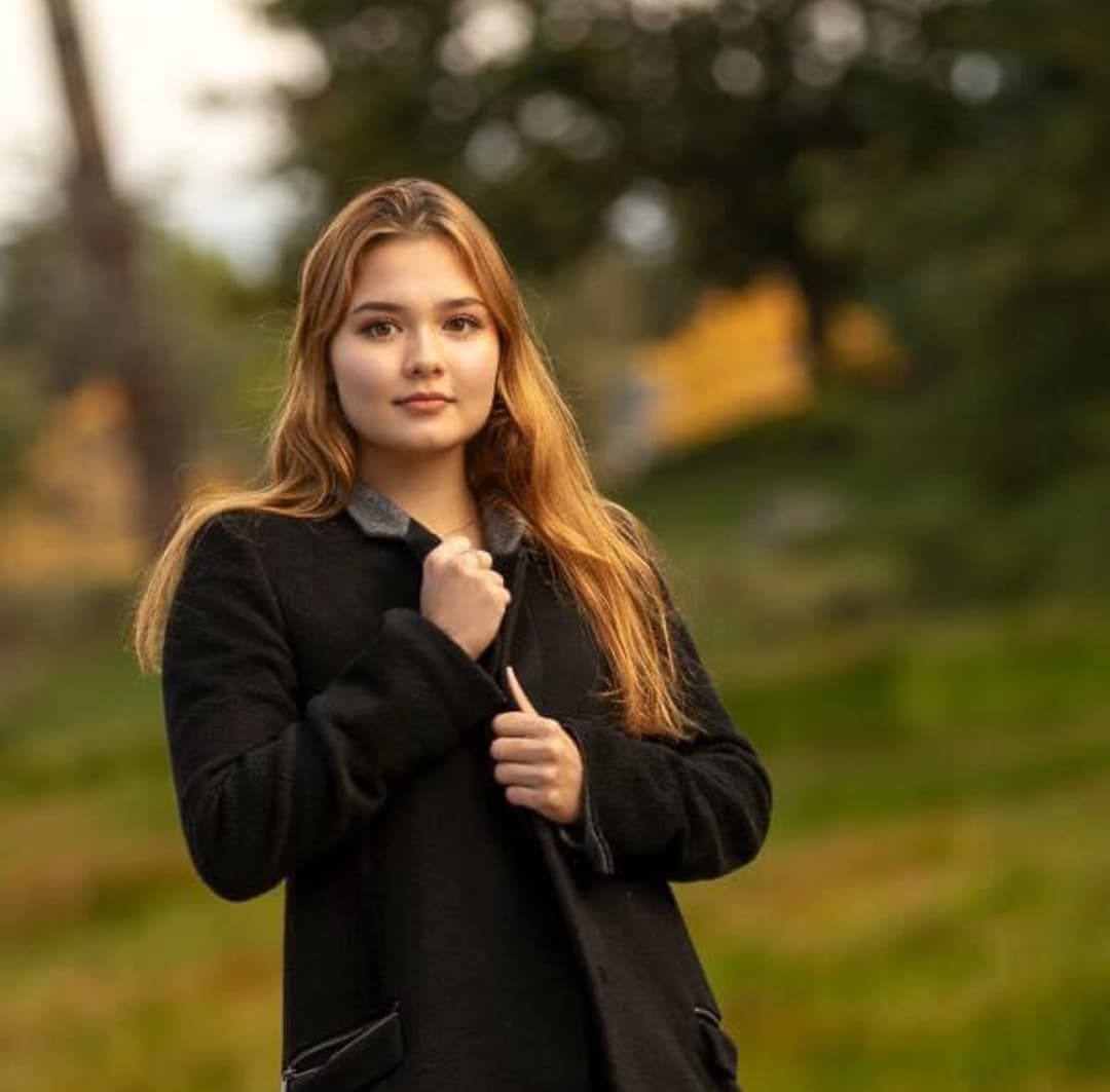 Click to view full size Wasian chemistry teacher Dm to trib her