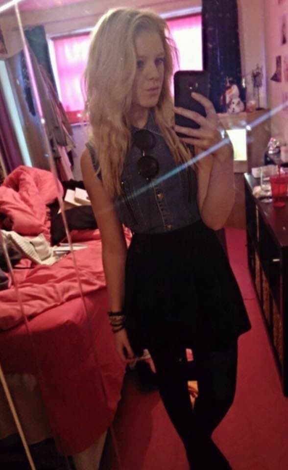 Click to view full size The bimbofication of Courtney Young. Kik: shortp9 to goon with me