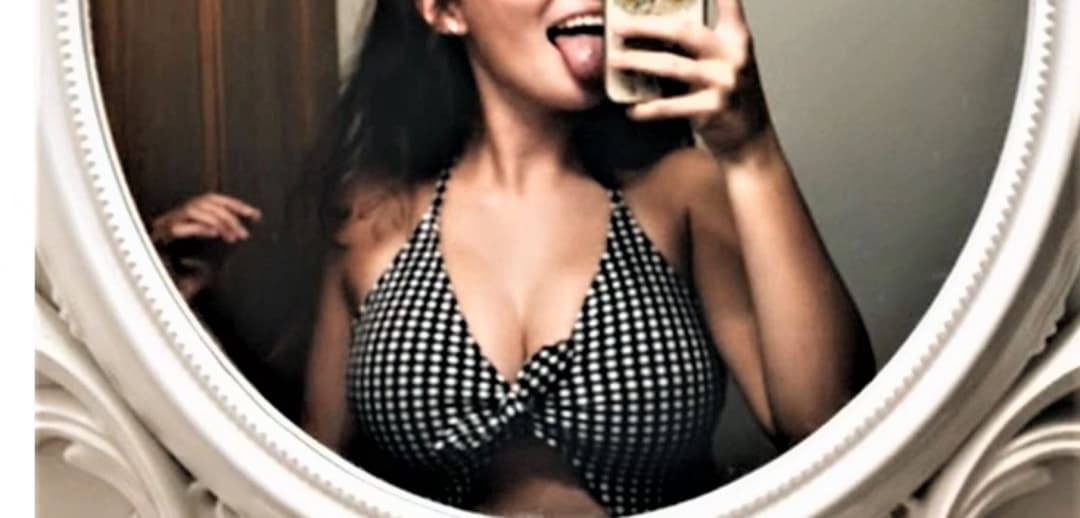 Click to view full size Twin sibling Kate has a slutty time at the beach