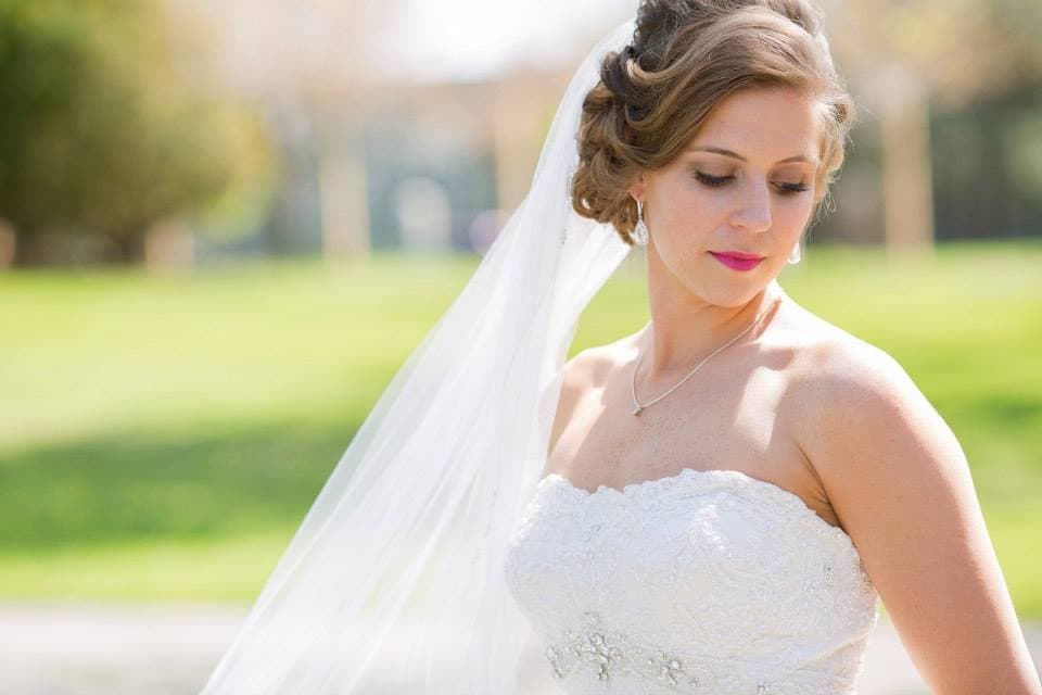 Sexy Burnette milf looking for excitement.