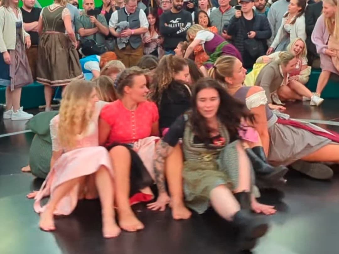 Click to view full size Devils Wheel Upskirts Pt. 2