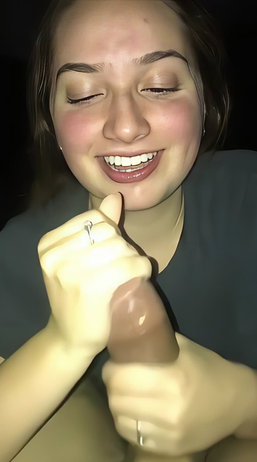 Her bestfriend told her she wanted to make him cum by giving him oral sex