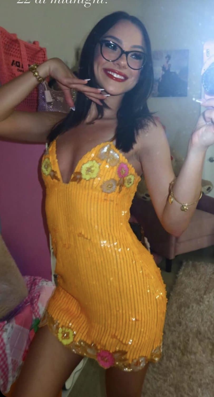 FaZe Adapts Petite Sexy & Cute Little Sister Milan Mirabella Sexy Pics Of Her Tight Teen Body