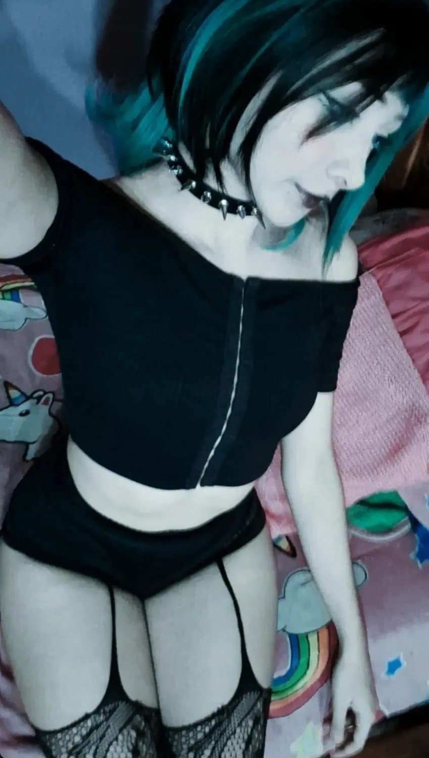 Sofía una putita de 19 años q le encanta mostrar el culo