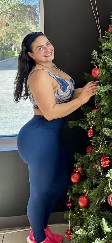 Busty Florida Spanish MILF Mafe Gordon