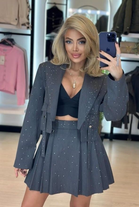 Sexy glamour feet pedicure milf