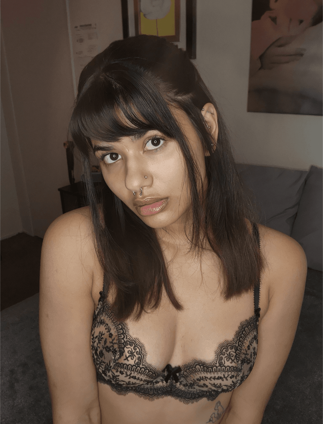 Click to view full size From modeling to camming to amateur porn. From a She to a He to a They. Quite the transition!