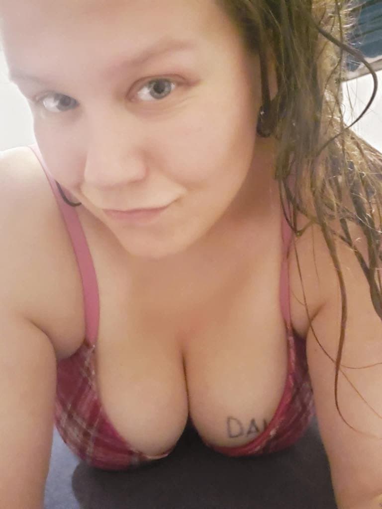 Would you fuck this hot mom? Repost