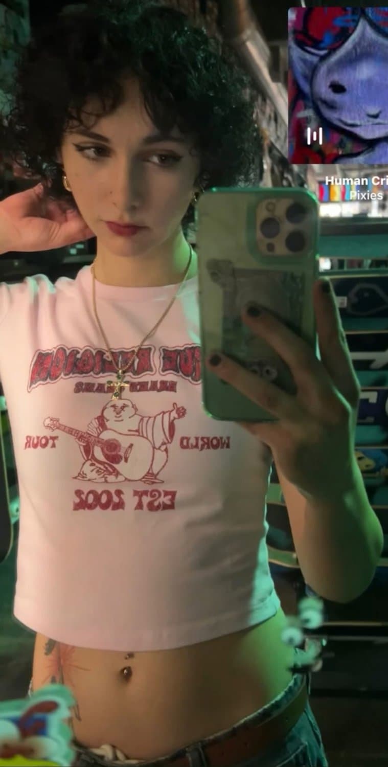 Click to view full size Crush took a pic sitting on my classmates lap so i’m posting her #jacksonrothchildfuckedmybitch