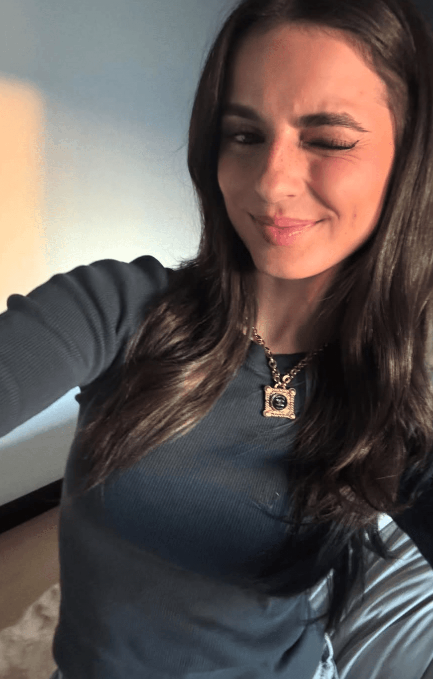 Ella Bond Instagram: ellabond Tik Tok: ellabellabond212