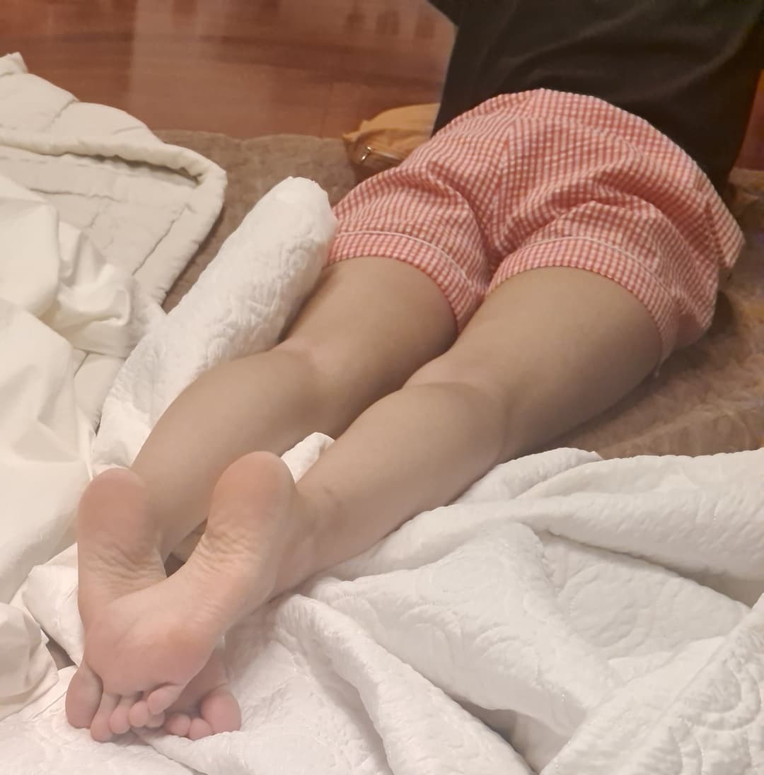 Korean student feet creepshot