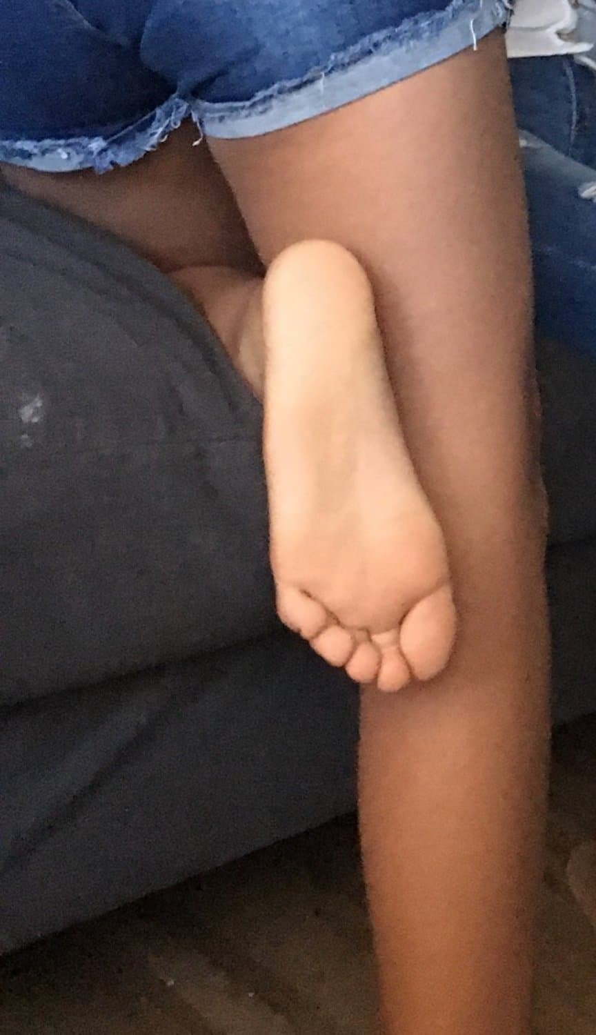 Fat Ass College Teen Feet Soles Caught of Guard