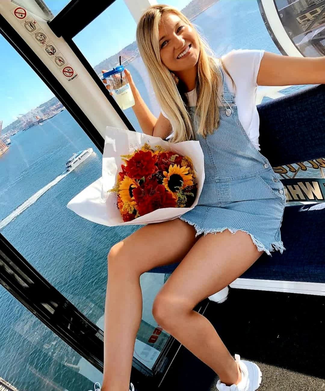 Young and horny 18 American schoolgirl LOVES showing off