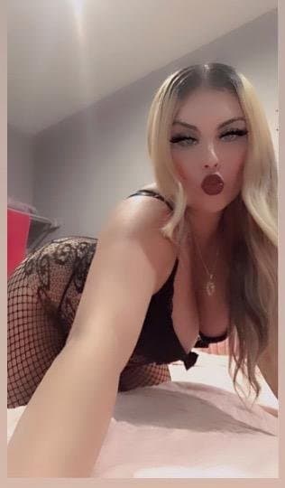 Click to view full size 25 year old Crystal escort in Orange County