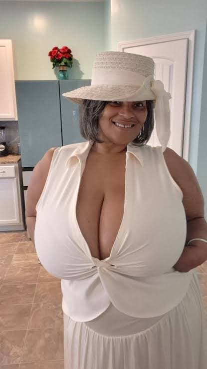 Click to view full size Mature Milf With Super Sized Titties I Want Her Bad Bad& I Would Not Pull Out
