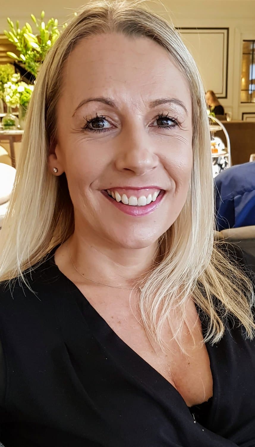 Mature UK Slut Legs Open