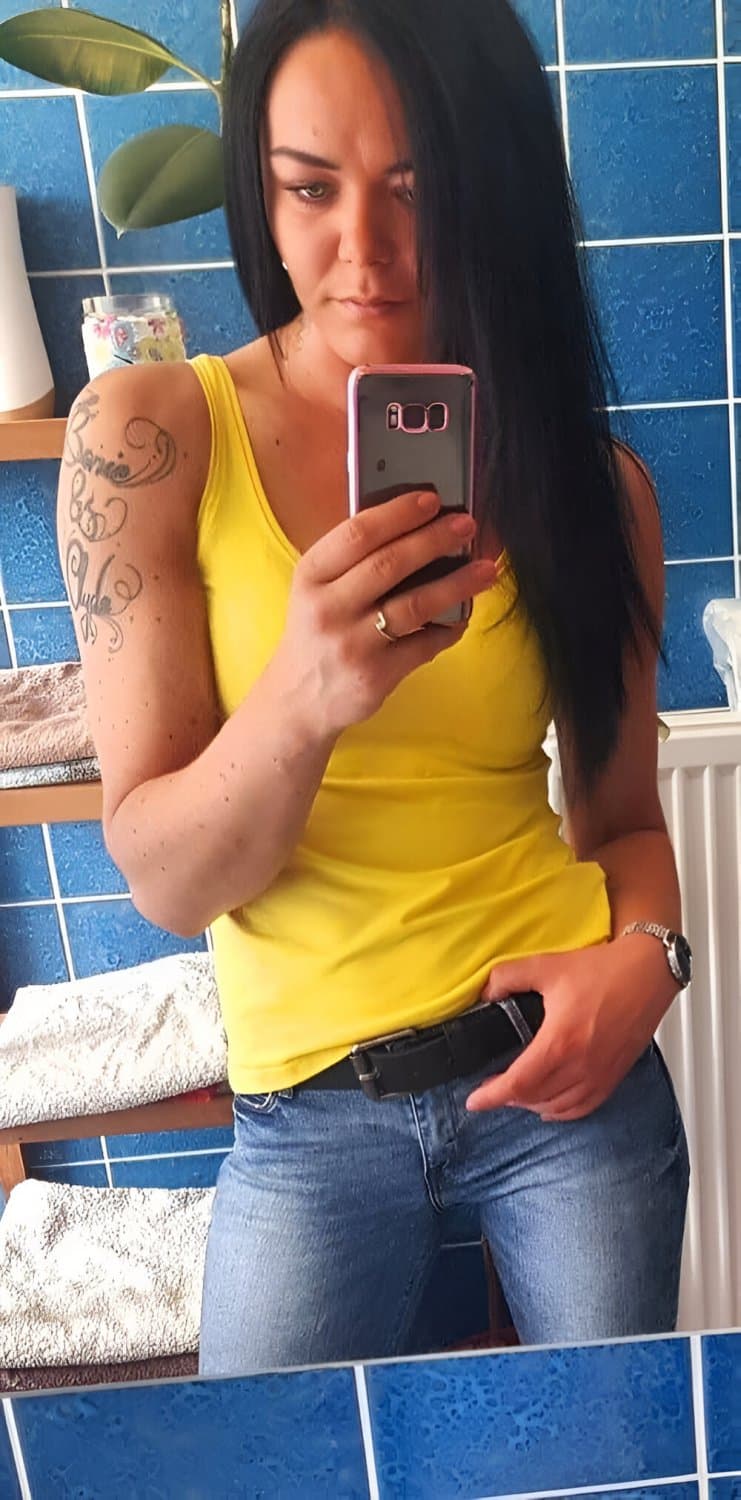 Click to view full size German Lara R. filthy milf slut soon maybe camshows