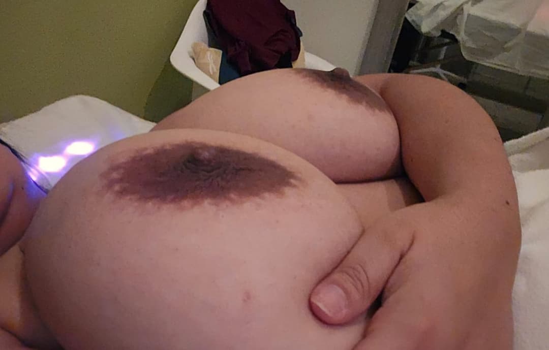 Big tittie Latina is sexy as fuck and love the attention