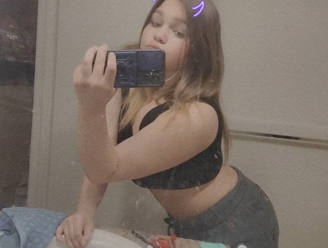 BAD BITCH TT GOONING US FOR FUN