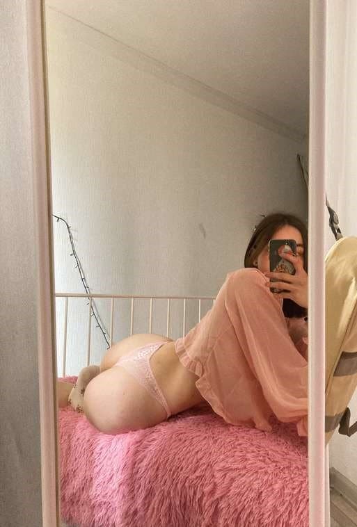 Petite salope belle chatte