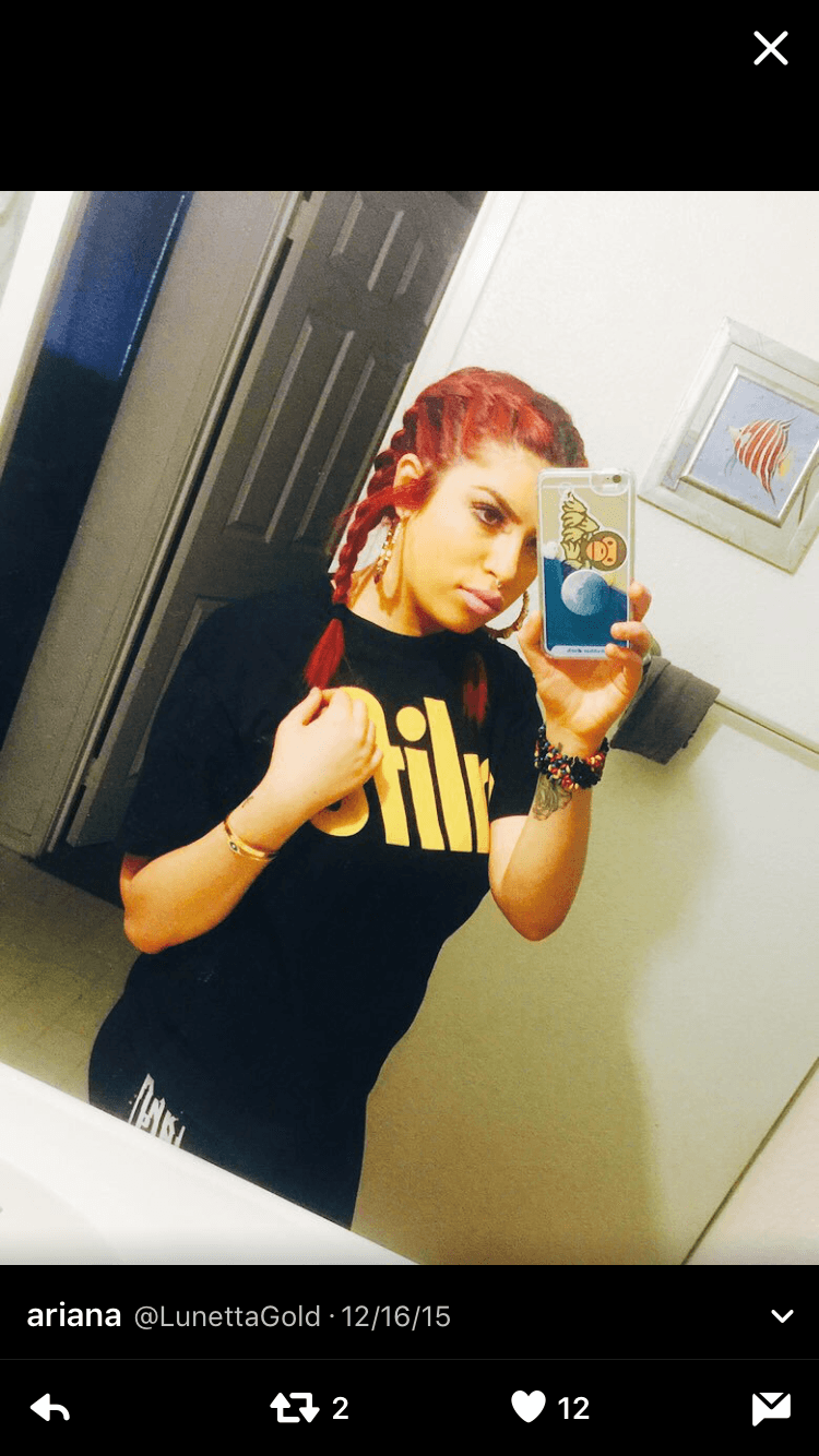 Lunetta gold (Vegas) shows her BJ skills on hairbrush