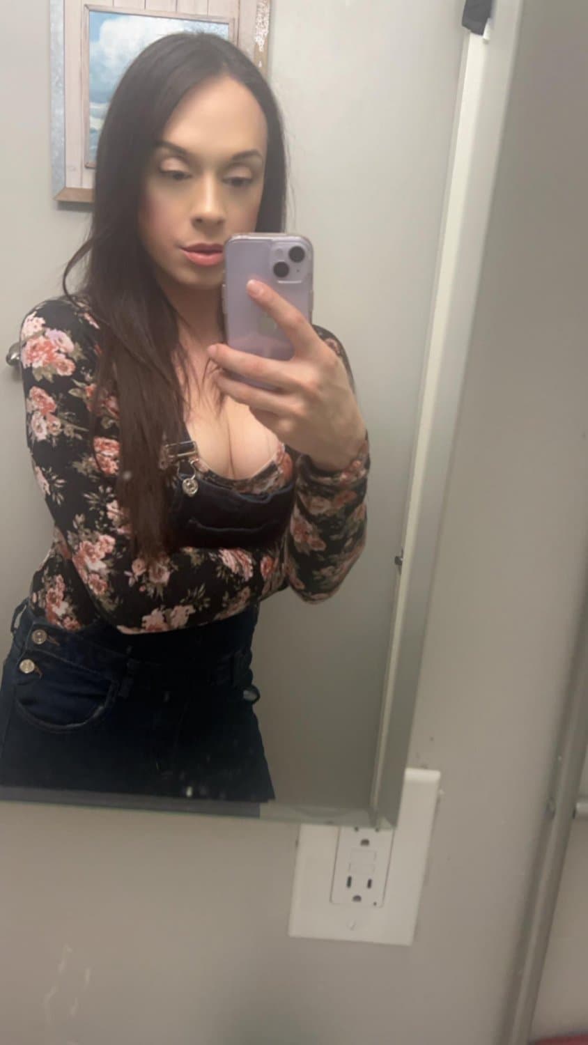 Click to view full size Tgirl Sextina pics. Hit me up