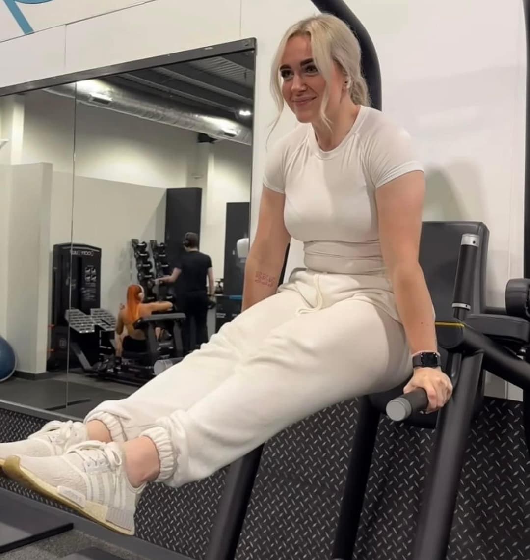 Busty gym girl alexis uk candid