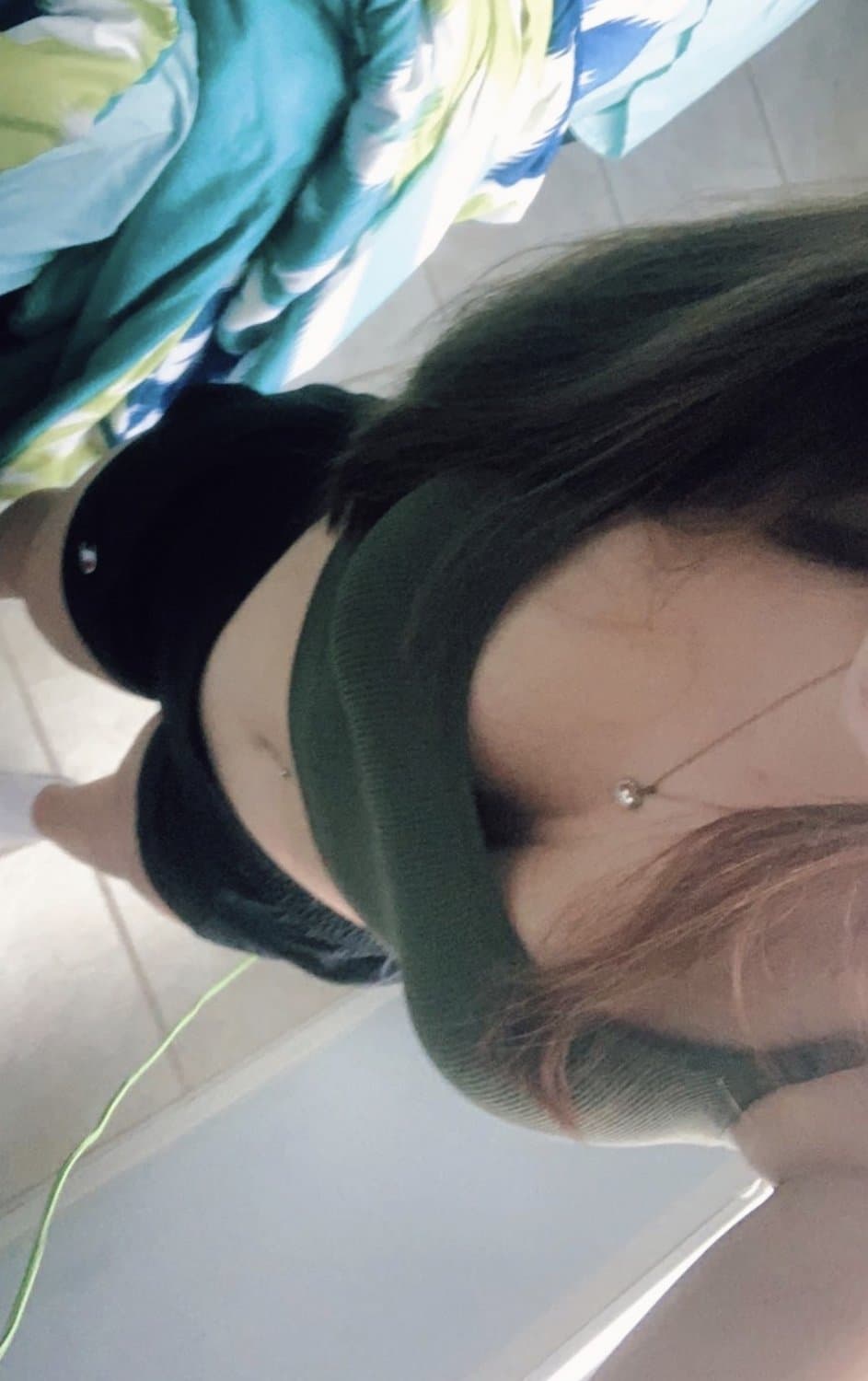 Sexy ontario slut shows off sexy body