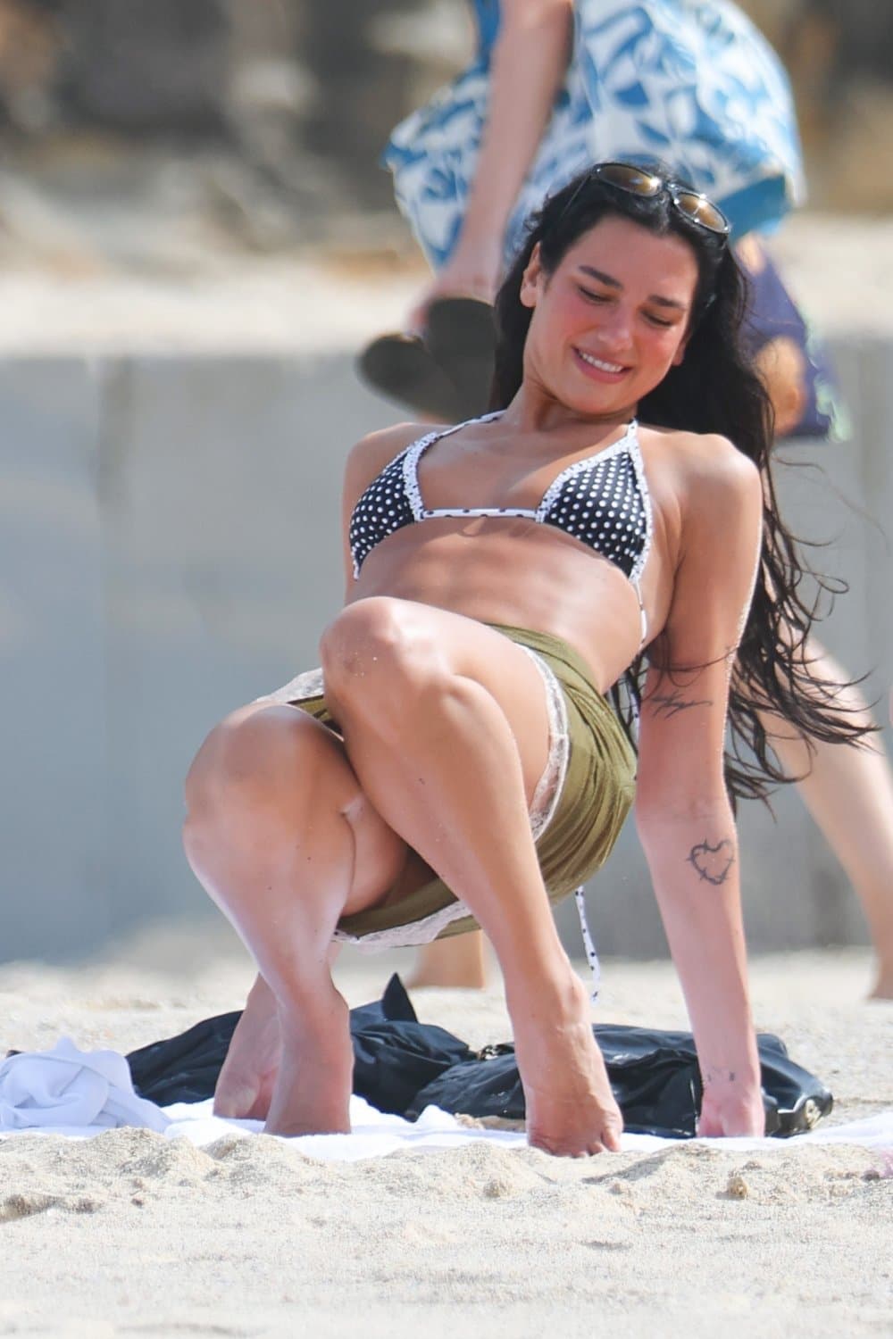 Dua Lipa ? SEXY godess body in bikini